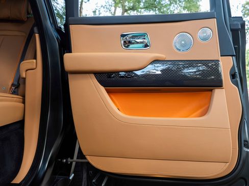 Used 2023 Rolls-Royce Cullinan Black Badge w/ Leather Finishing Pack image 38