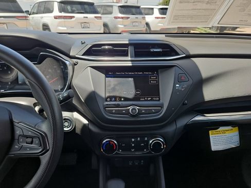 Used 2023 Chevrolet TrailBlazer LT FWD image 30