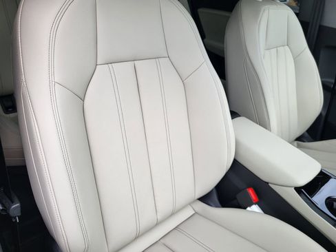 New 2025 Audi Q6 e-tron Premium image 14