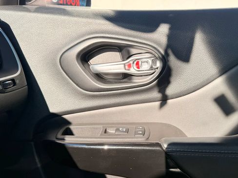 Used 2023 Jeep Cherokee Altitude Lux AWD/4WD image 26