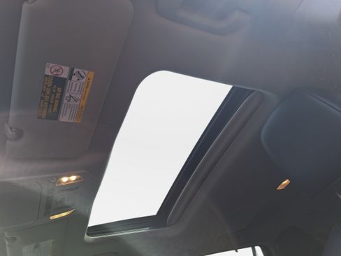 Used 2021 Toyota Highlander XLE FWD image 28