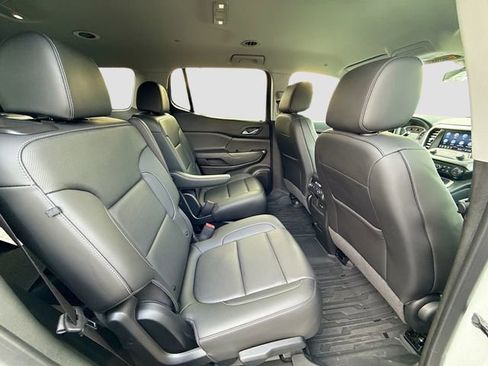 Used 2023 GMC Acadia SLT image 30