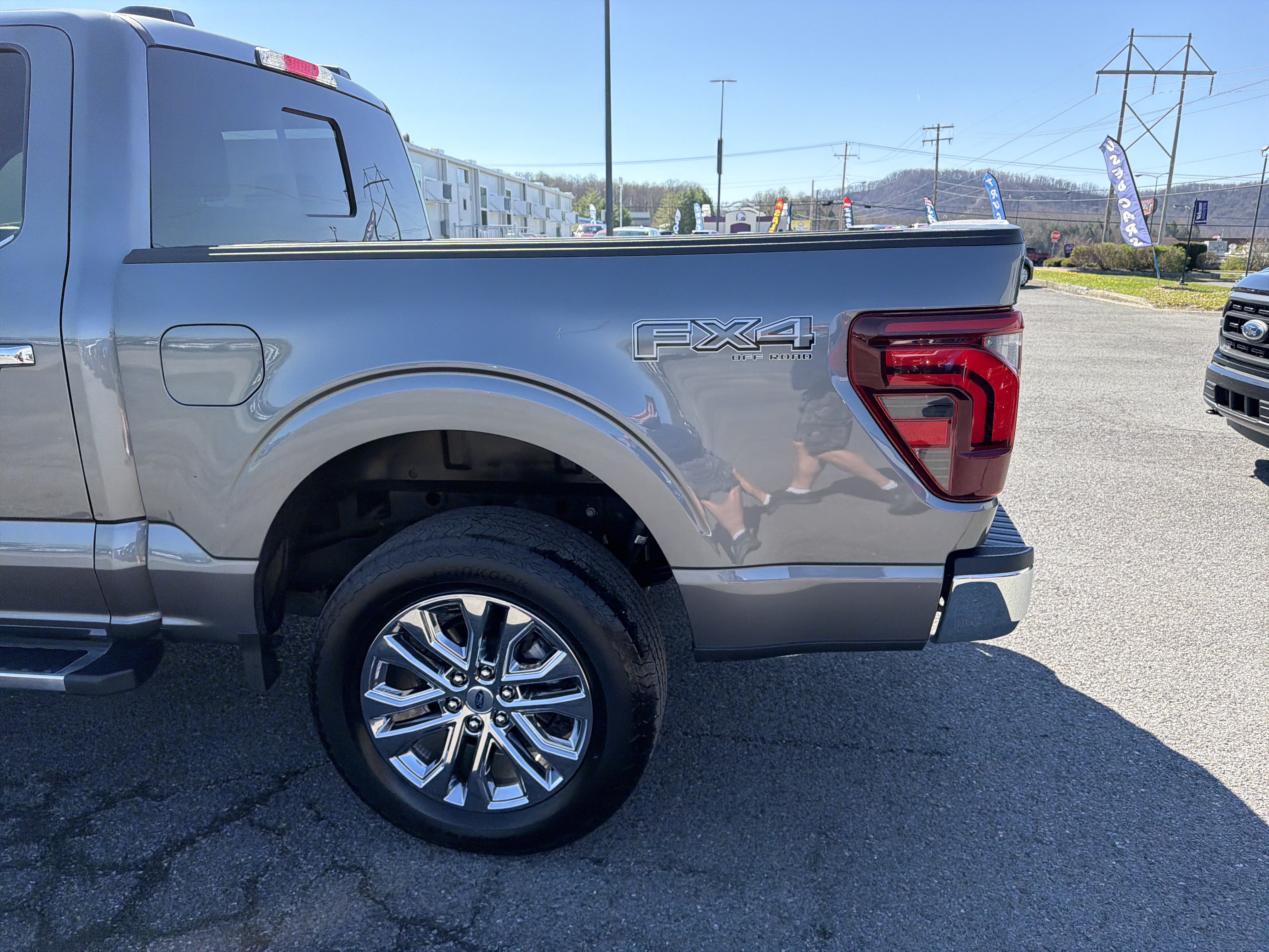 Used 2024 Ford F150 Lariat w/ FX4 Off-Road Package AWD/4WD image 9