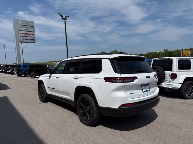 Used 2023 Jeep Grand Cherokee L Altitude AWD/4WD image 4