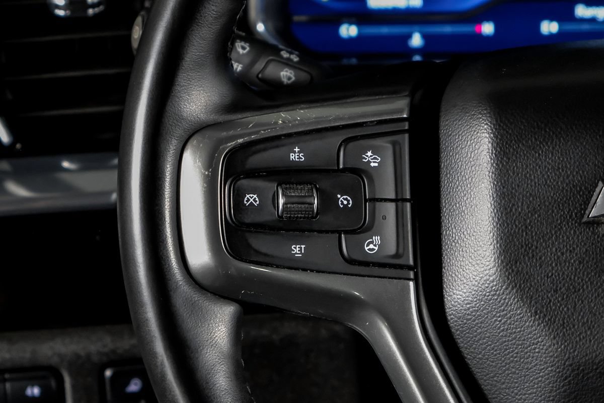 Used 2025 Chevrolet Silverado 3500 LTZ w/ LTZ Convenience Package AWD/4WD image 18