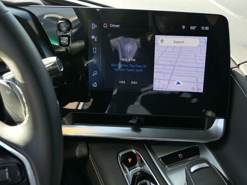 Used 2025 Chevrolet Corvette Stingray Coupe w/ 1LT image 18