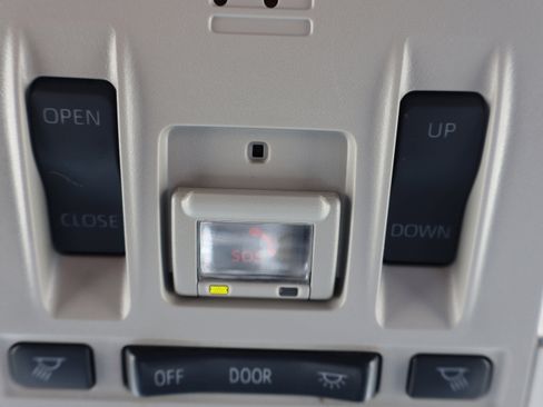 Used 2022 Toyota Highlander XLE AWD/4WD image 26