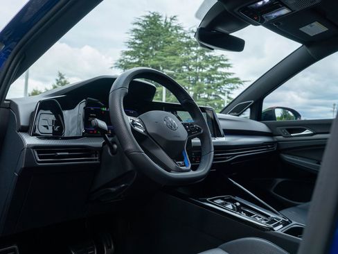 Used 2024 Volkswagen Golf R 2.0T image 17