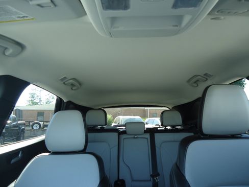 Used 2025 Ford Escape Platinum w/ Premium Technology Package AWD/4WD image 31