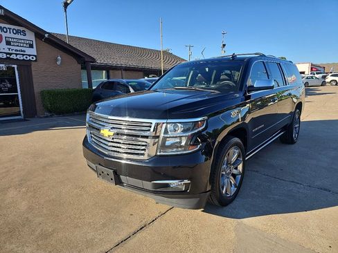 Used 2016 Chevrolet Suburban LTZ image 9