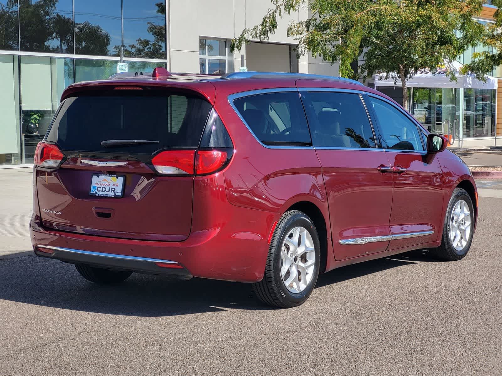 Used 2020 Chrysler Pacifica Touring-L Plus w/ Tire & Wheel Group FWD image 5