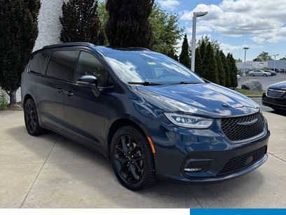 Used 2022 Chrysler Pacifica Touring-L w/ S Appearance Package