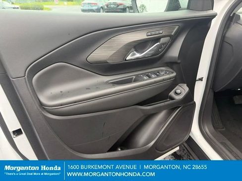 Used 2024 GMC Terrain SLT AWD/4WD image 11