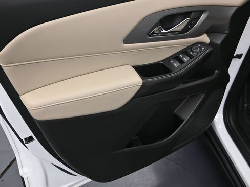 Used 2023 Chevrolet Traverse LS FWD image 12