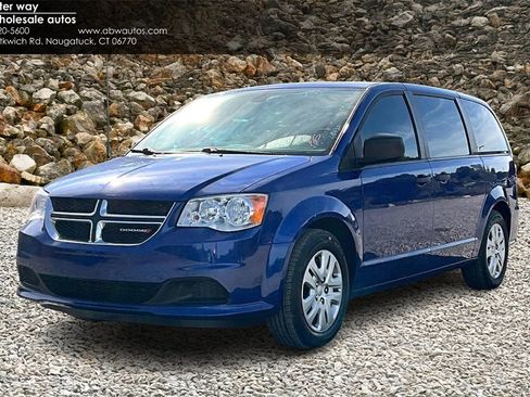Used 2019 Dodge Grand Caravan SE w/ UConnect Hands-Free Group image 1