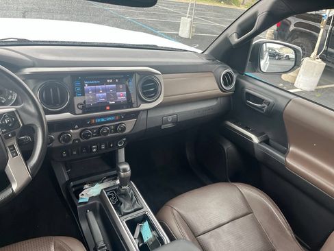 Used 2018 Toyota Tacoma Limited AWD/4WD image 28