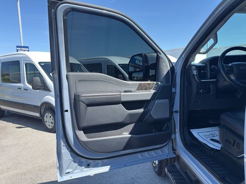 Used 2024 Ford F250 Lariat w/ Black Appearance Package image 18