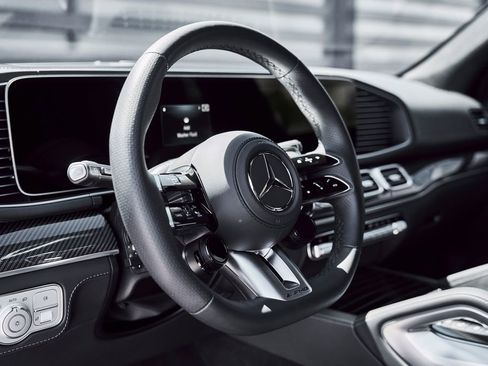 Used 2025 Mercedes-Benz GLS 63 AMG 4MATIC image 39
