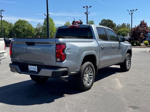 Used 2024 Chevrolet Colorado LT image 3