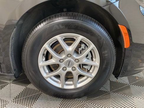 Used 2024 Chrysler Pacifica Touring-L image 21