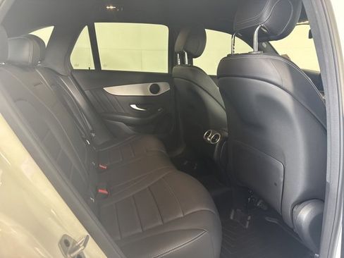 Used 2022 Mercedes-Benz GLC 300 4MATIC image 5
