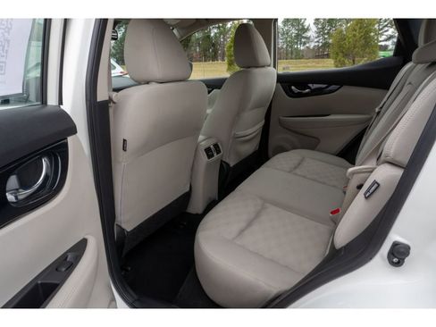 Used 2020 Nissan Rogue Sport SV image 12