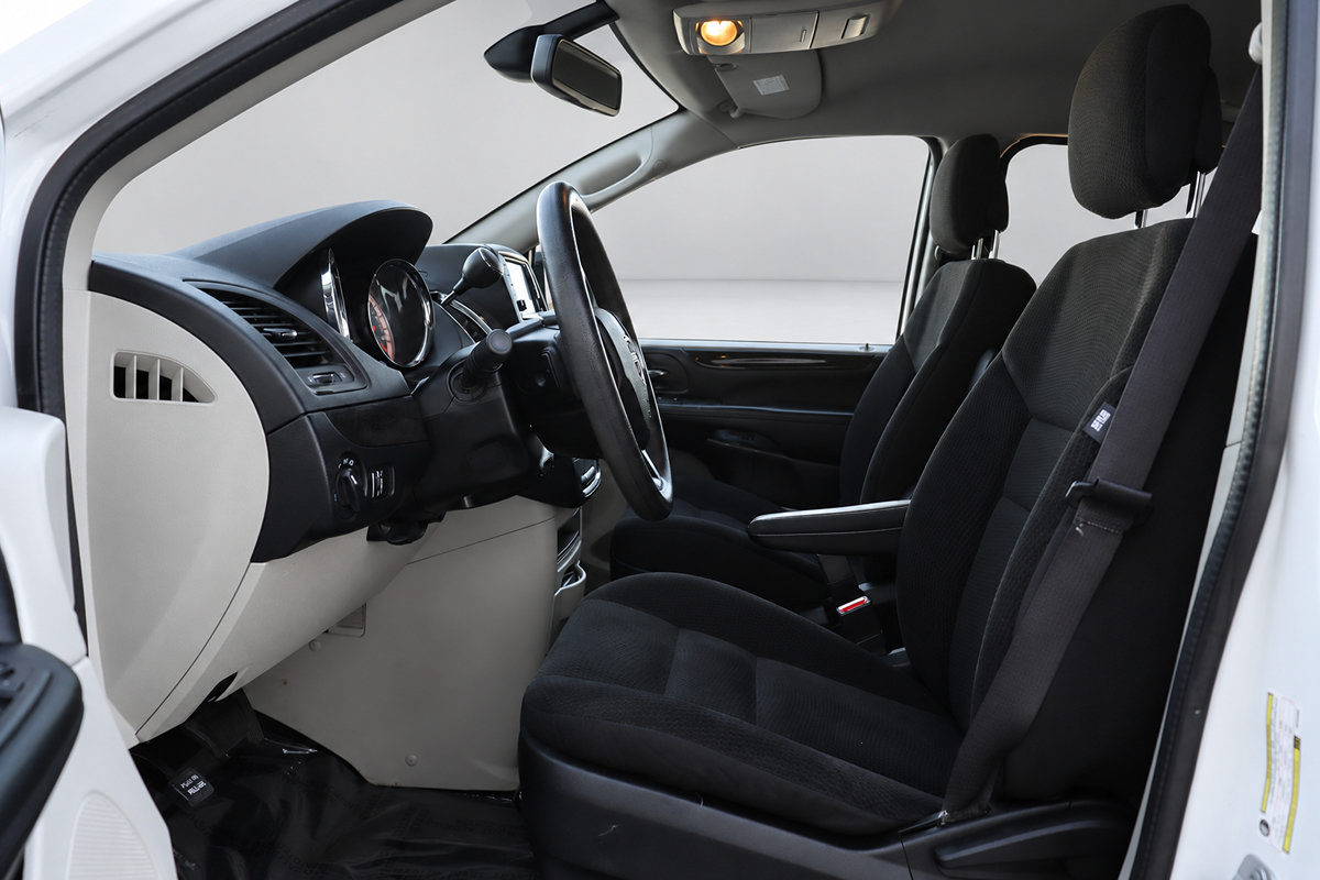 Used 2019 Dodge Grand Caravan SE FWD image 25