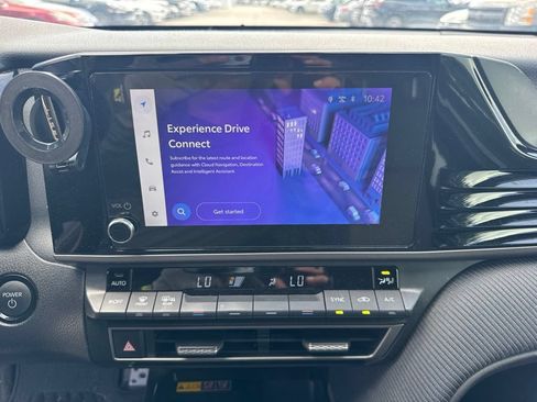 Used 2025 Toyota Camry SE w/ Convenience Package FWD image 12