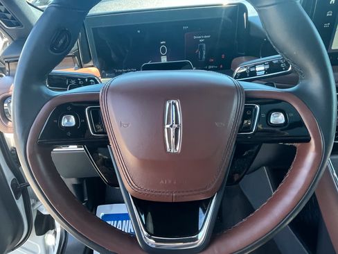 Used 2025 Lincoln Aviator Reserve w/ Luxury Package AWD/4WD image 17
