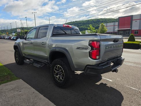 Used 2024 Chevrolet Colorado ZR2 w/ Technology Package AWD/4WD image 6