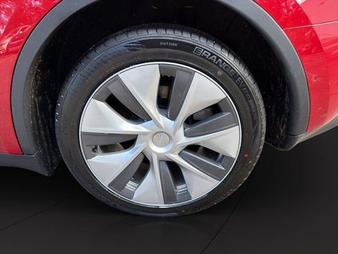 Used 2022 Tesla Model Y Long Range image 22