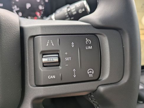 New 2026 Land Rover Defender 110 X-Dynamic SE image 18
