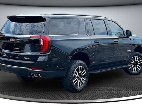Used 2025 GMC Yukon XL AT4 AWD/4WD image 6