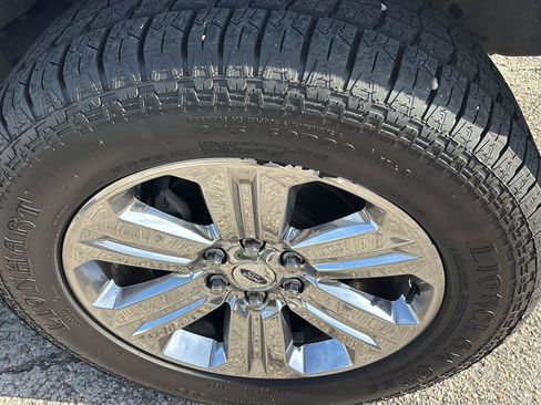 Used 2018 Ford F150 XLT w/ Equipment Group 302A Luxury AWD/4WD image 9