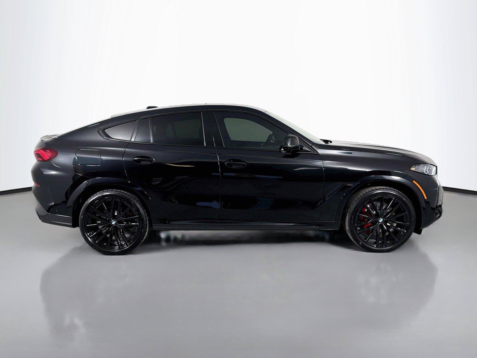 New 2027 BMW X6 xDrive40i w/ Climate Comfort Package AWD/4WD image 4