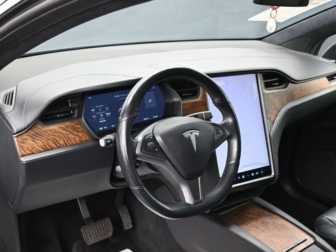 Used 2020 Tesla Model X Long Range image 17
