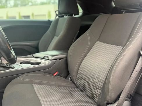 Used 2019 Dodge Challenger SXT RWD image 11