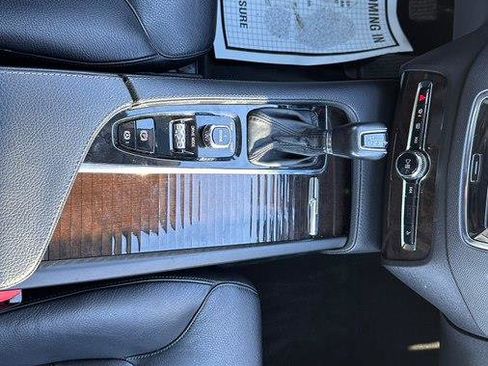 Used 2016 Volvo XC90 T6 Momentum w/ Momentum Plus Package image 21