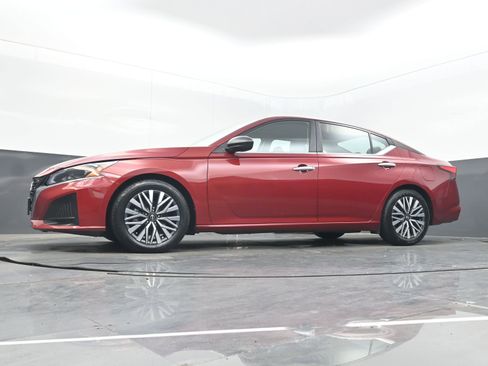 Used 2024 Nissan Altima 2.5 SV image 27