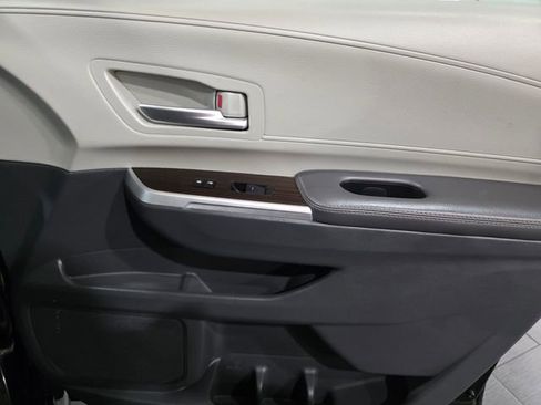 Used 2023 Toyota Sienna XLE image 13