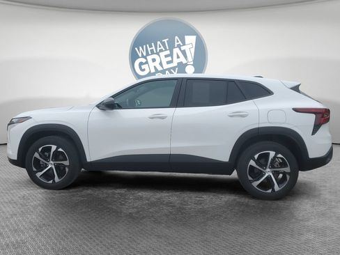 Used 2024 Chevrolet Trax RS w/ Driver Confidence Package FWD image 7