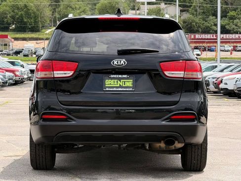 Used 2018 Kia Sorento FWD image 4