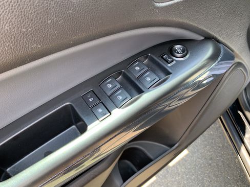 Used 2019 Chevrolet Colorado Z71 w/ Z71 Midnight Edition AWD/4WD image 12