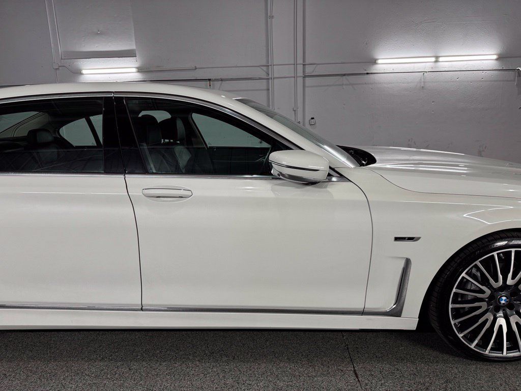Used 2022 BMW 745e xDrive AWD/4WD image 4