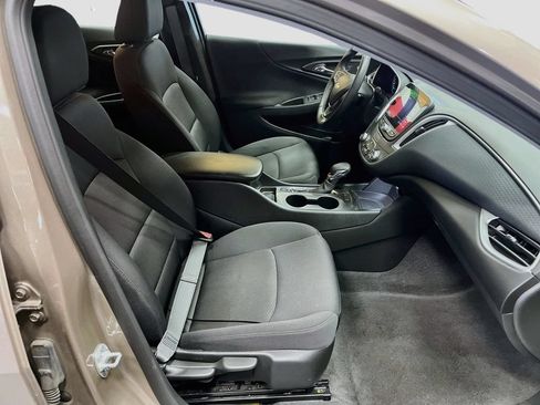 Used 2025 Chevrolet Malibu RS FWD image 26