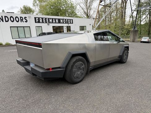 Used 2025 Tesla Cybertruck AWD Crew Cab image 8