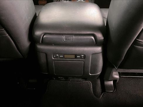 Used 2024 Nissan Armada SL image 10