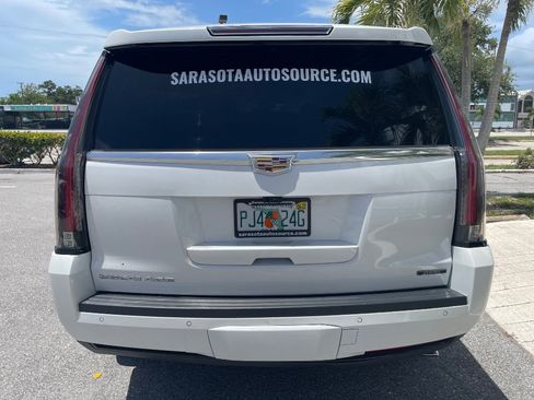 Used 2019 Cadillac Escalade Premium Luxury RWD image 9