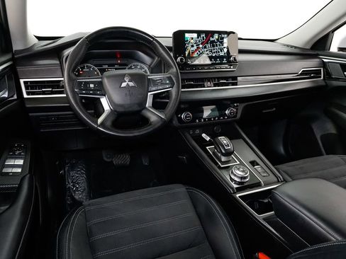 Used 2023 Mitsubishi Outlander SE image 6