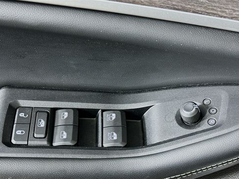 Used 2023 Jeep Grand Cherokee Limited AWD/4WD image 15